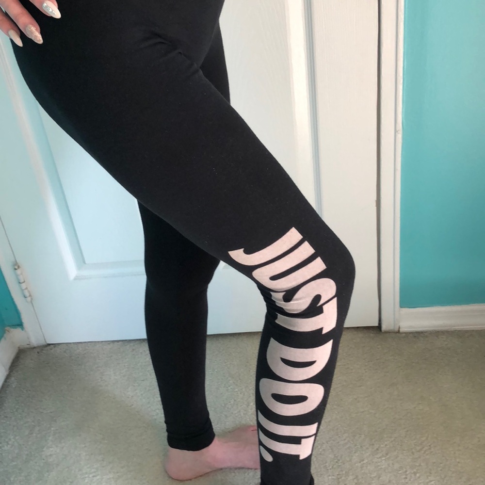 Nike Size Small Exercise Pants